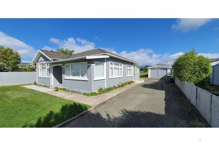 Photo of property in 14 Rhodes Street, Waimate, 7924