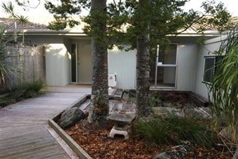 Photo of property in 10 Thelma Crescent, Torbay, Auckland, 0630