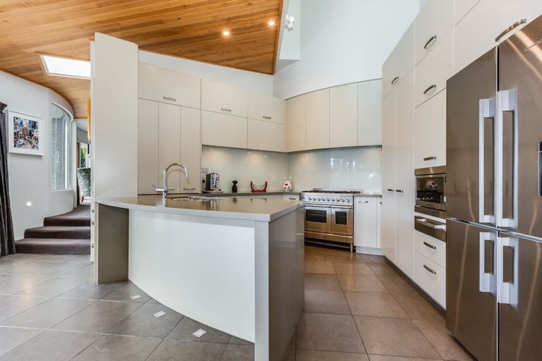 Photo of property in 10 Sunny Glen, Waikanae, 5036