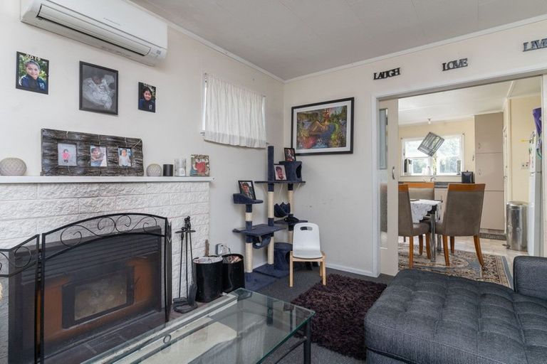 Photo of property in 27 Woodward Street East, Featherston, 5710