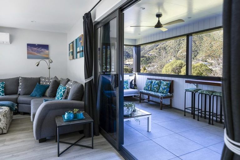 Photo of property in 15 Beach Road, Waikawa, Picton, 7220