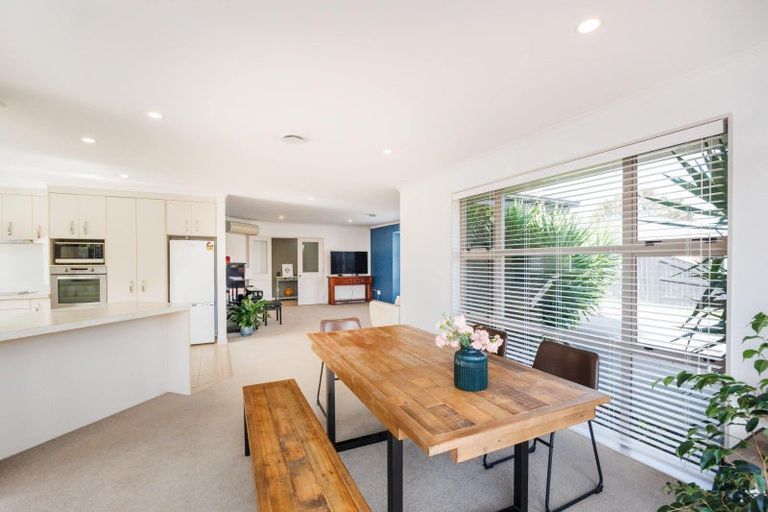 Photo of property in 33 Tennyson Avenue, Kelvin Grove, Palmerston North, 4414