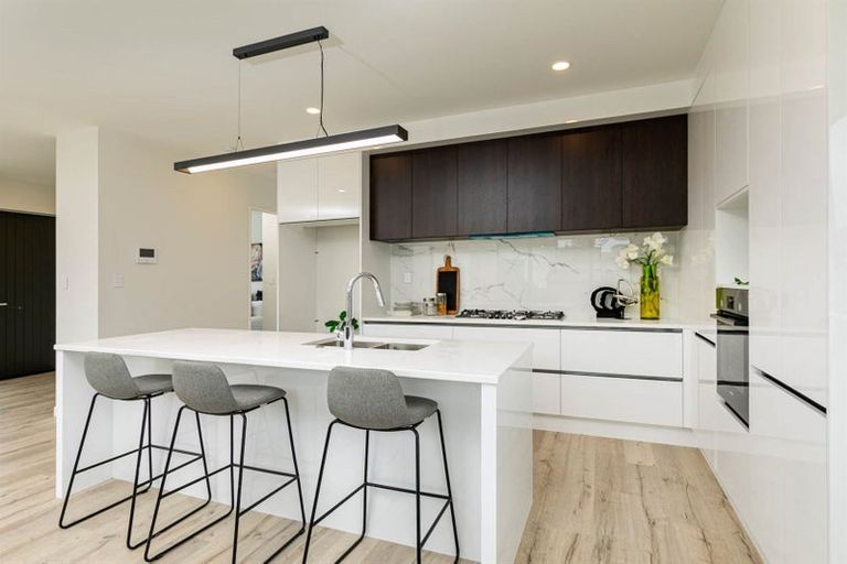 Photo of property in 19 Tautoru Avenue, Orewa, 0931