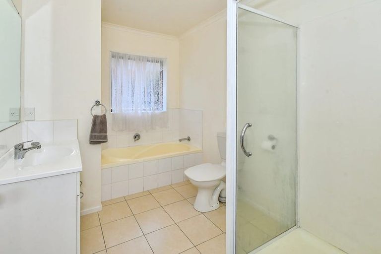 Photo of property in 9 Mark Edgar Place, Clendon Park, Auckland, 2103