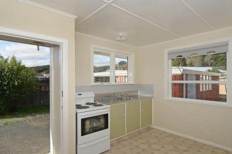 Photo of property in 2/8 Oregon Drive, Maoribank, Upper Hutt, 5018