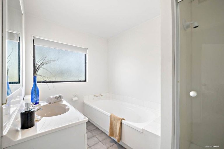 Photo of property in 7a Waratah Street, Birkenhead, Auckland, 0626