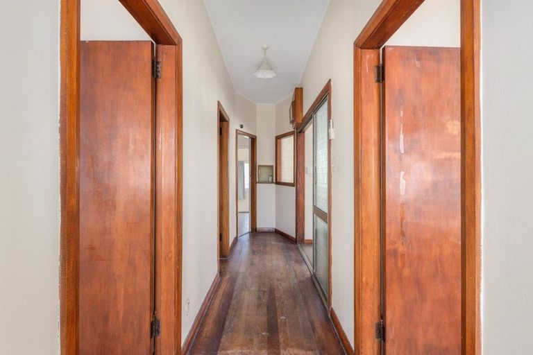 Photo of property in 2 Moorefield Road, Johnsonville, Wellington, 6037