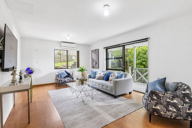 Photo of property in 1/10 Remus Place, Totara Vale, Auckland, 0629