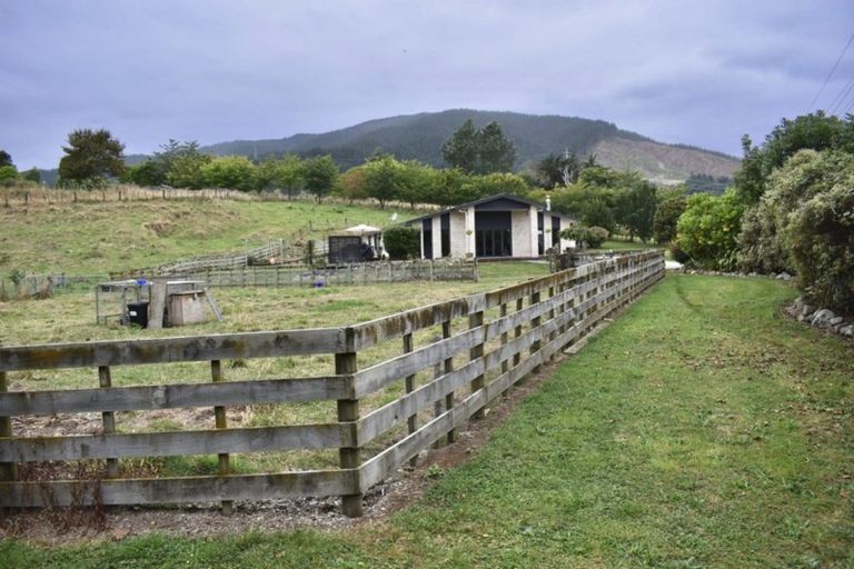 Photo of property in 283 North Manakau Road, Manakau, 5573
