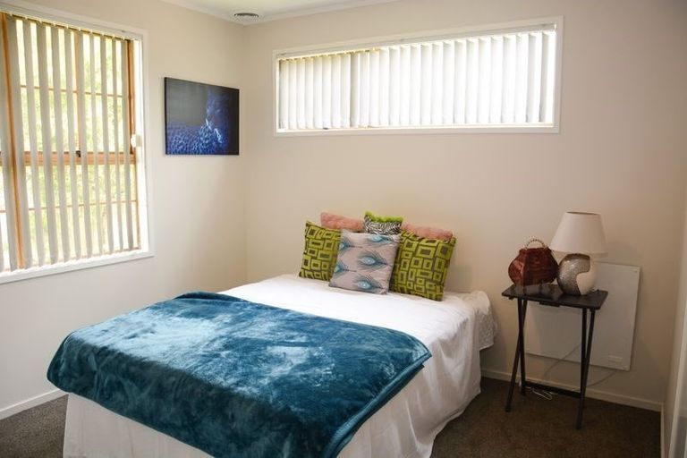 Photo of property in 14 Heathdale Crescent, Papakura, 2110