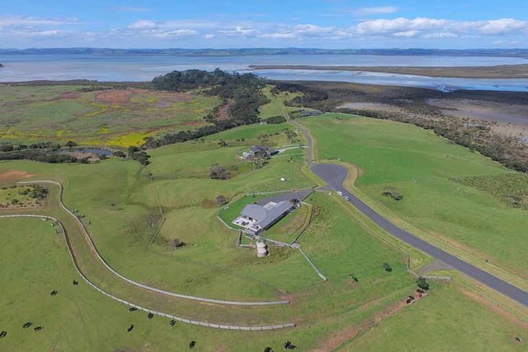 Photo of property in 137 Tuparekura Road, South Head, Helensville, 0874