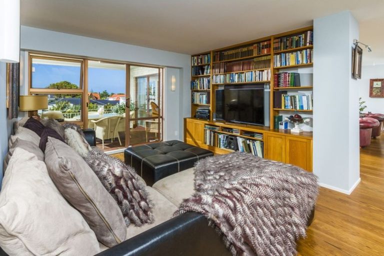 Photo of property in 2b/6 The Promenade, Takapuna, Auckland, 0622