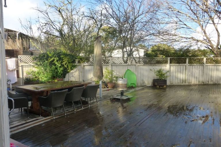Photo of property in 59 Captain Scott Road, Glen Eden, Auckland, 0602