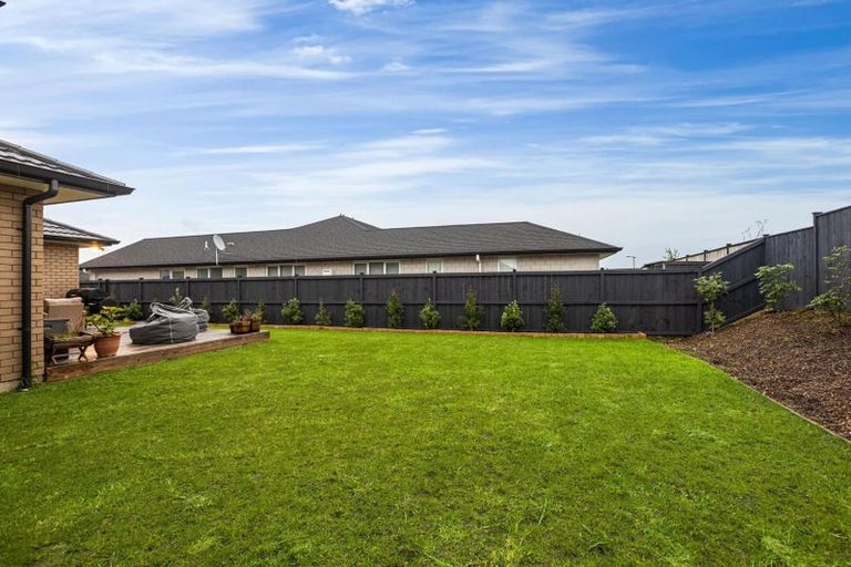 Photo of property in 8 Tahuna Minhinnick Drive, Glenbrook, Waiuku, 2681