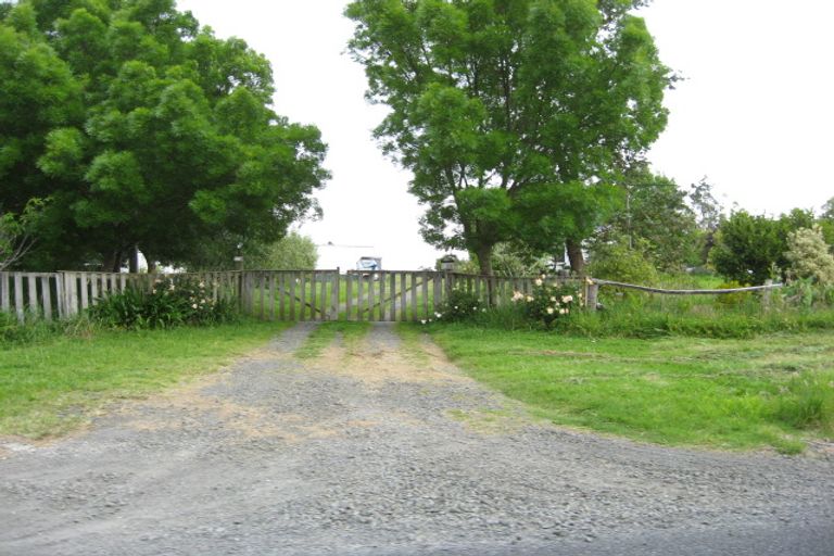 Photo of property in 829 Old North Road, Waimauku, 0882