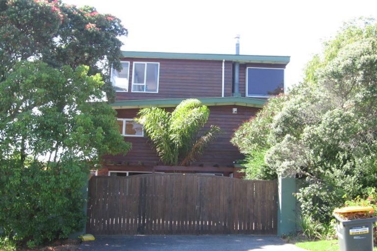 Photo of property in 31 Rothesay Bay Road, Rothesay Bay, Auckland, 0630