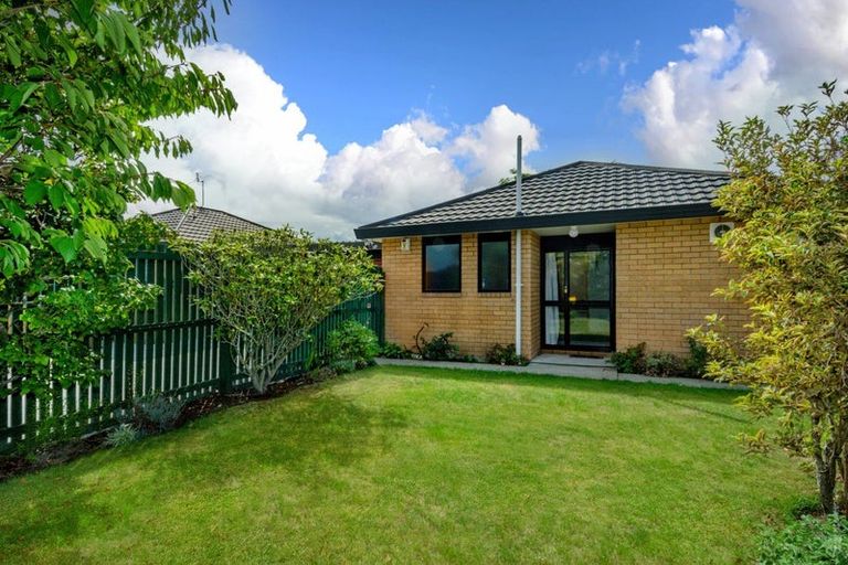 Photo of property in 2/25 Aberfoyle Place, Parklands, Christchurch, 8083