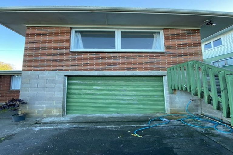 Photo of property in 4 Trojan Crescent, New Lynn, Auckland, 0600