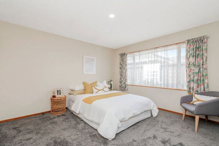 Photo of property in 2/128 Yaldhurst Road, Sockburn, Christchurch, 8042