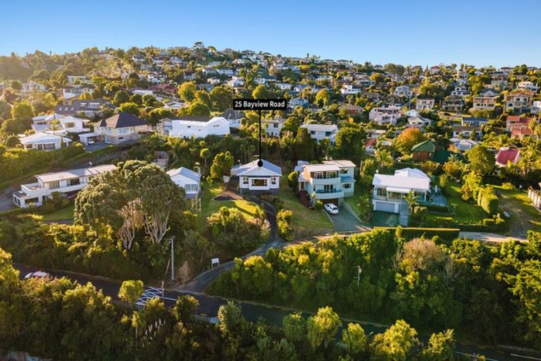 Photo of property in 25 Bayview Road, Browns Bay, Auckland, 0630