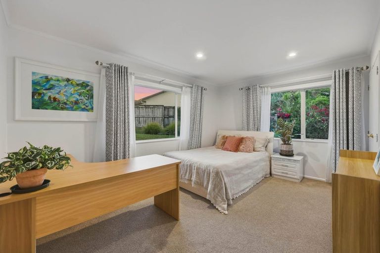 Photo of property in 22 Windfall Grove, Greenhithe, Auckland, 0632