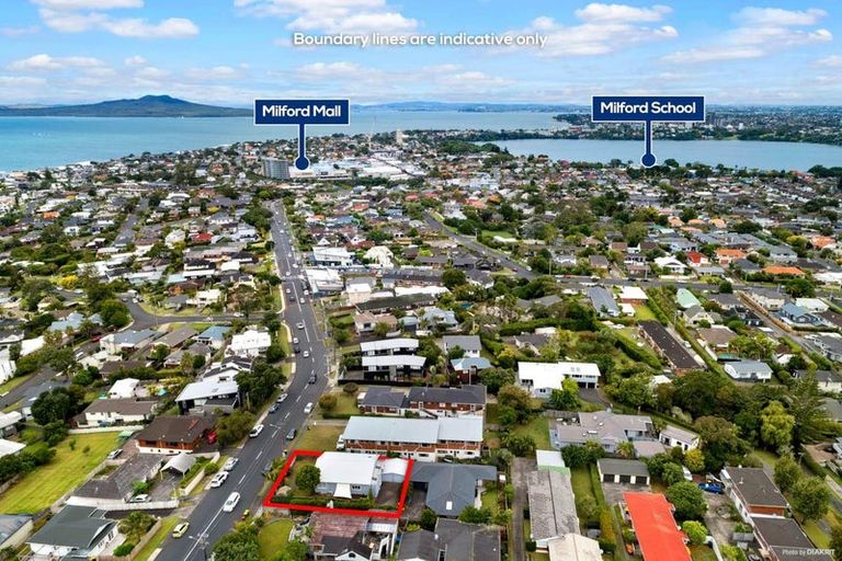 Photo of property in 1/92 East Coast Road, Milford, Auckland, 0620
