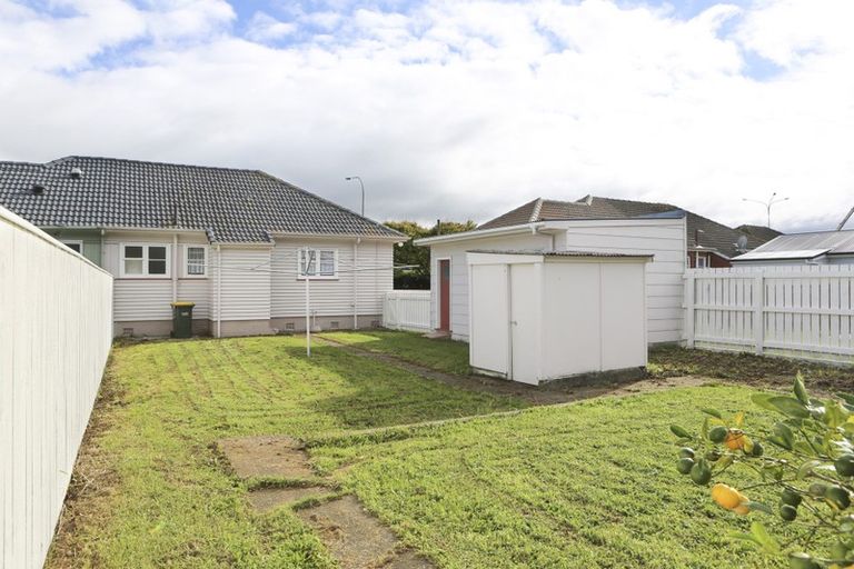 Photo of property in 92 Naenae Road, Naenae, Lower Hutt, 5011