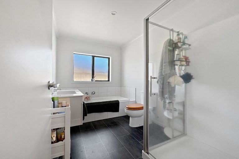 Photo of property in 25 Waikai Close, Ruakura, Hamilton, 3214