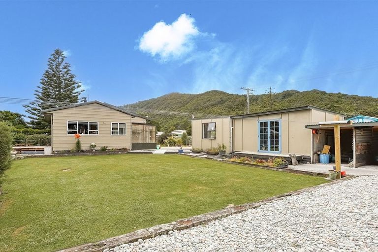 Photo of property in 12 Corbett Street, Hector, 7822