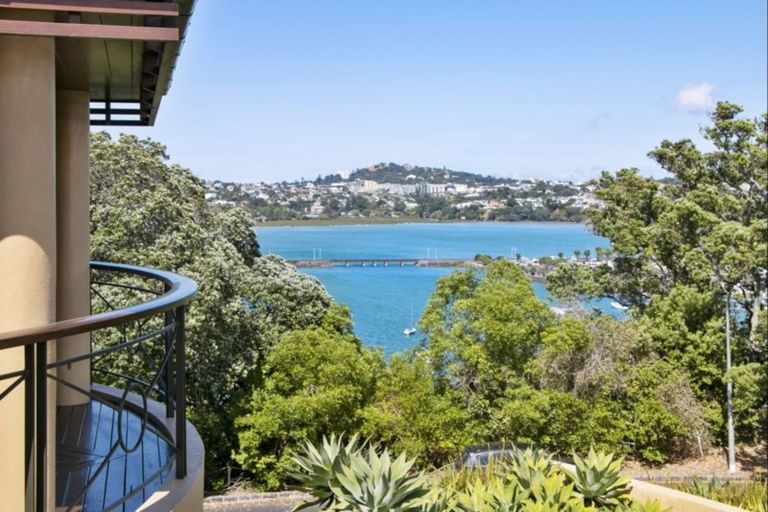 Photo of property in 96 Paritai Drive, Orakei, Auckland, 1071