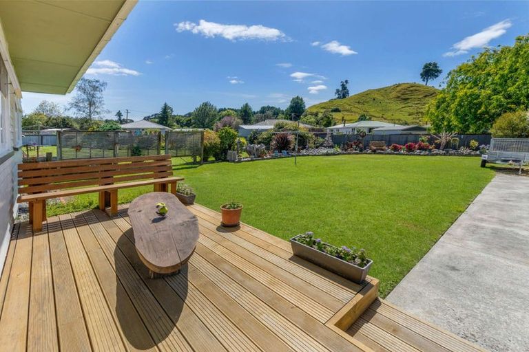 Photo of property in 16 Ongo Road, Hunterville, 4730