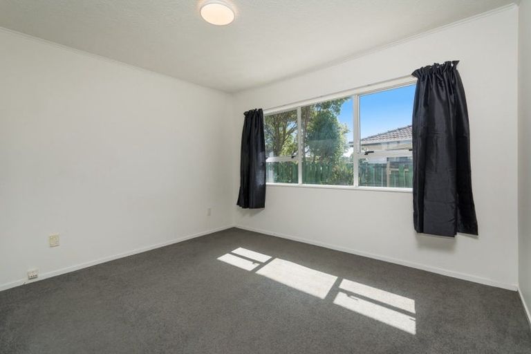 Photo of property in 33 Athena Drive, Totara Vale, Auckland, 0629