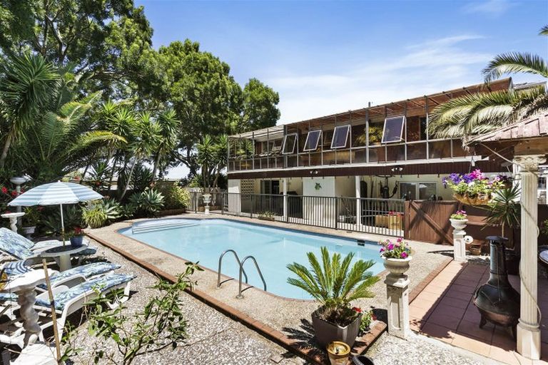 Photo of property in 36 Cascades Road, Pakuranga Heights, Auckland, 2010