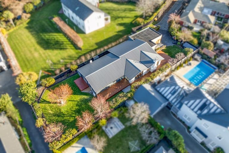 Photo of property in 7 Pentlow Place, Fendalton, Christchurch, 8052