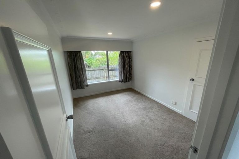 Photo of property in 30 Walton Street, Red Beach, 0932