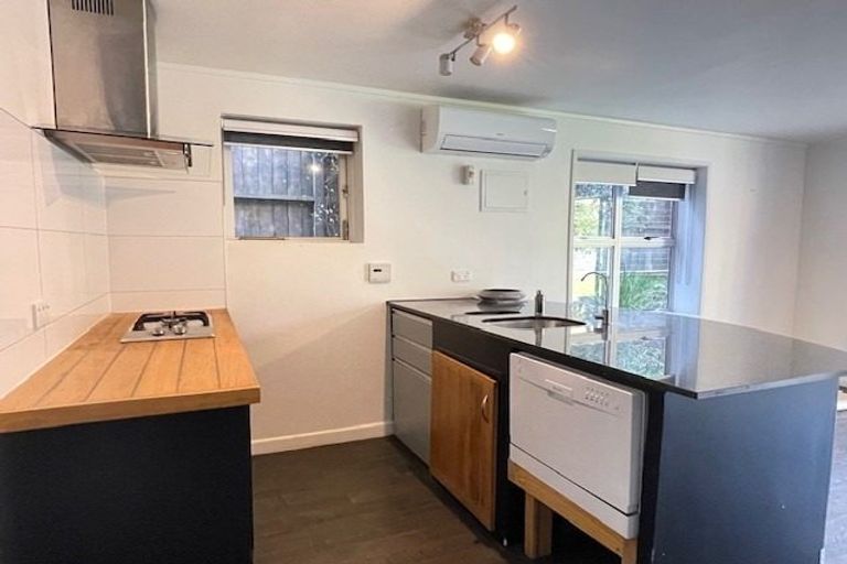 Photo of property in 7 Ferry Road, Wade Heads, Whangaparaoa, 0932