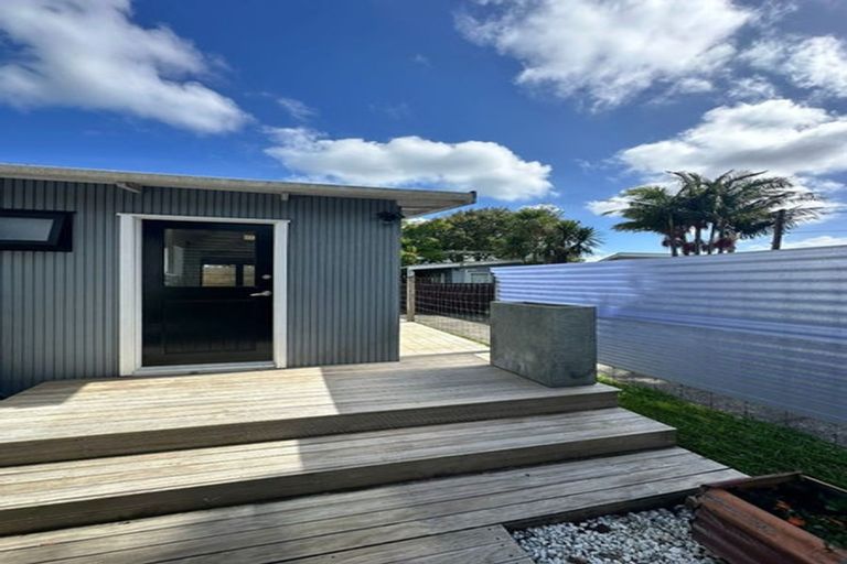 Photo of property in 1/204 Beach Haven Road, Beach Haven, Auckland, 0626
