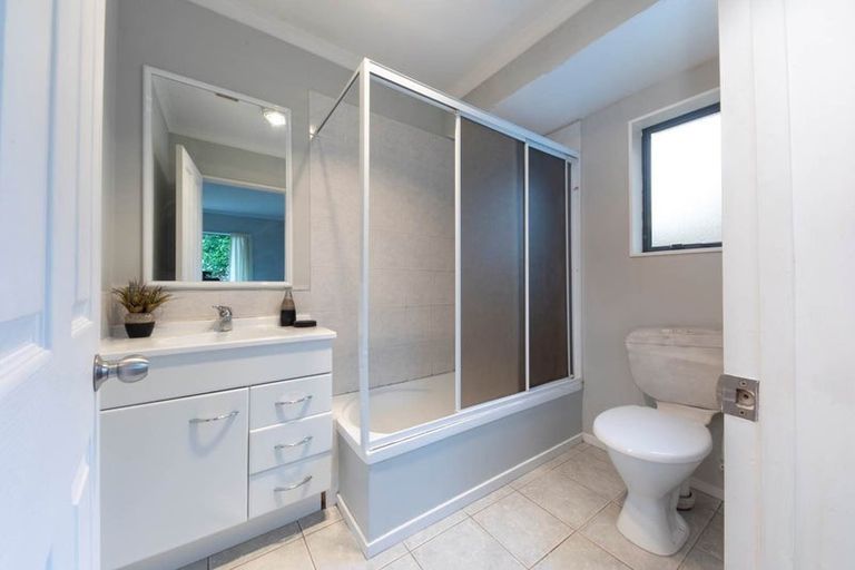 Photo of property in 24a Fruitvale Road, New Lynn, Auckland, 0600