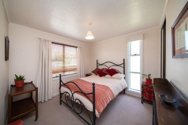 Photo of property in 30 Battersea Place, Roslyn, Palmerston North, 4414