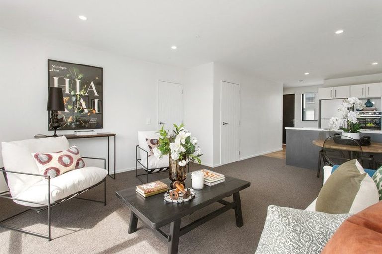 Photo of property in 5 Wheatsheaf Lane, Heathcote Valley, Christchurch, 8022