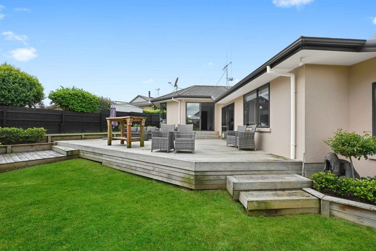 Photo of property in 16 Palm Grove Drive, Western Heights, Hamilton, 3200