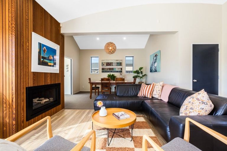 Photo of property in 141 Field Way, Waikanae Beach, Waikanae, 5036