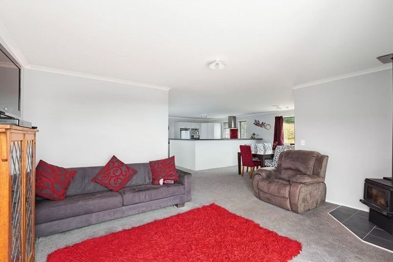 Photo of property in 51 Caton Road, Waitakere, Henderson, 0782