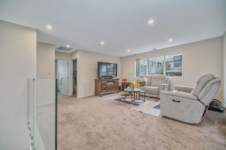 Photo of property in 11 San Casello Rise, Henderson, Auckland, 0612