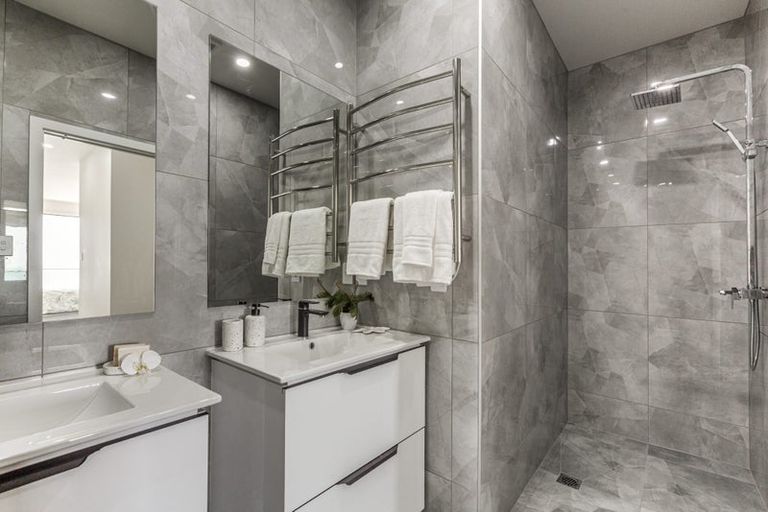 Photo of property in 8b Crispe Road, Clarks Beach, 2122