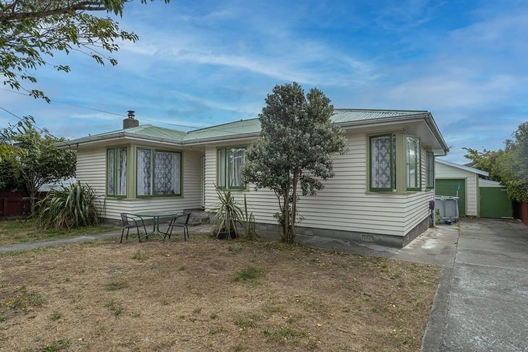 Photo of property in 27 Woodward Street East, Featherston, 5710