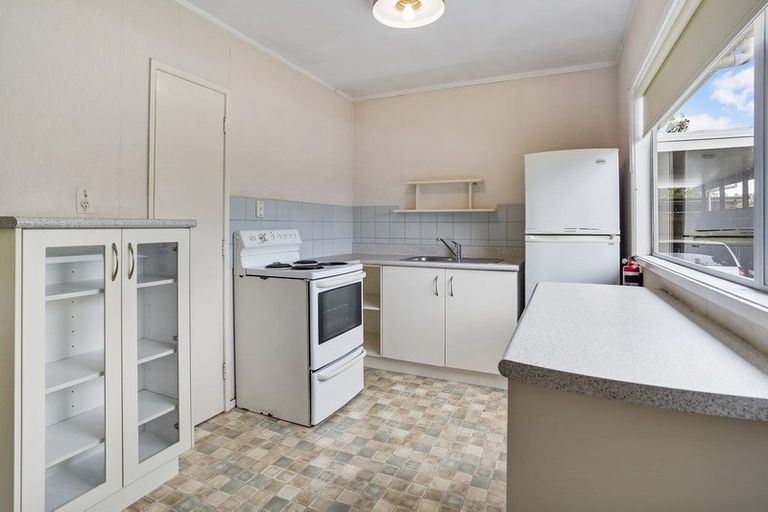 Photo of property in 2/1 Golf Road, New Lynn, Auckland, 0600