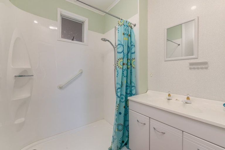 Photo of property in 42 Great South Road, Huntly, 3700