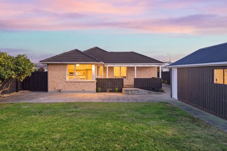 Photo of property in 51 Bickerton Street, Wainoni, Christchurch, 8061