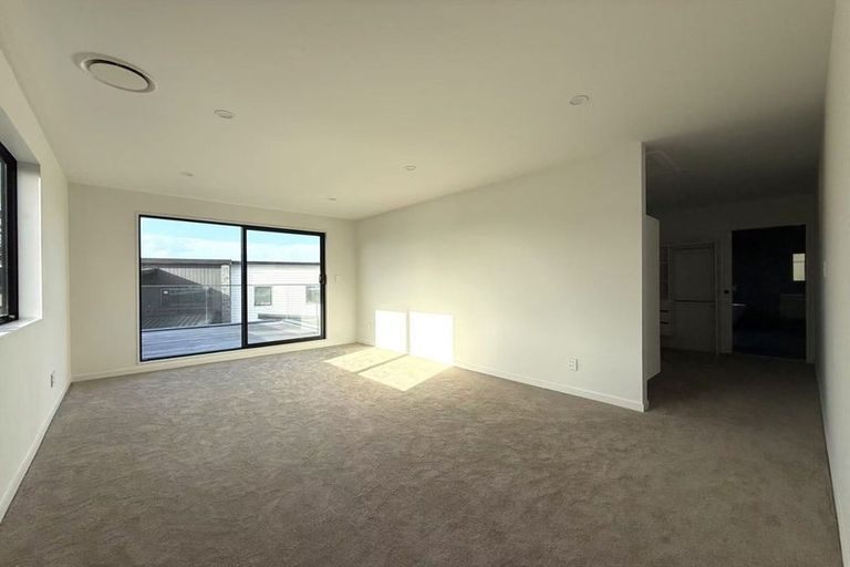 Photo of property in 43 Evergreen Parade, Rosehill, Papakura, 2113